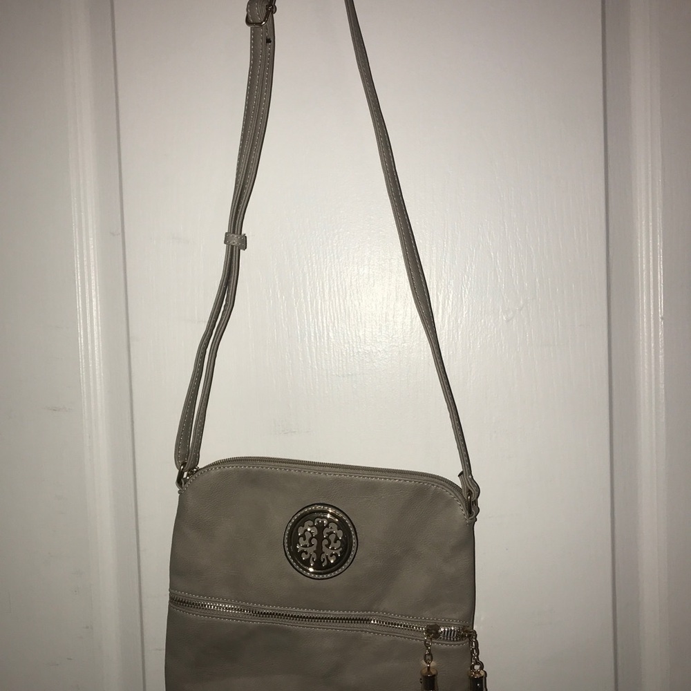 Tan Crossbody Bag with Structured Design and Timeless Appeal